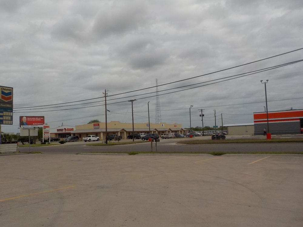 994 E Hidalgo Ave, Raymondville, TX 78580
